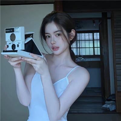 泳池怪诞